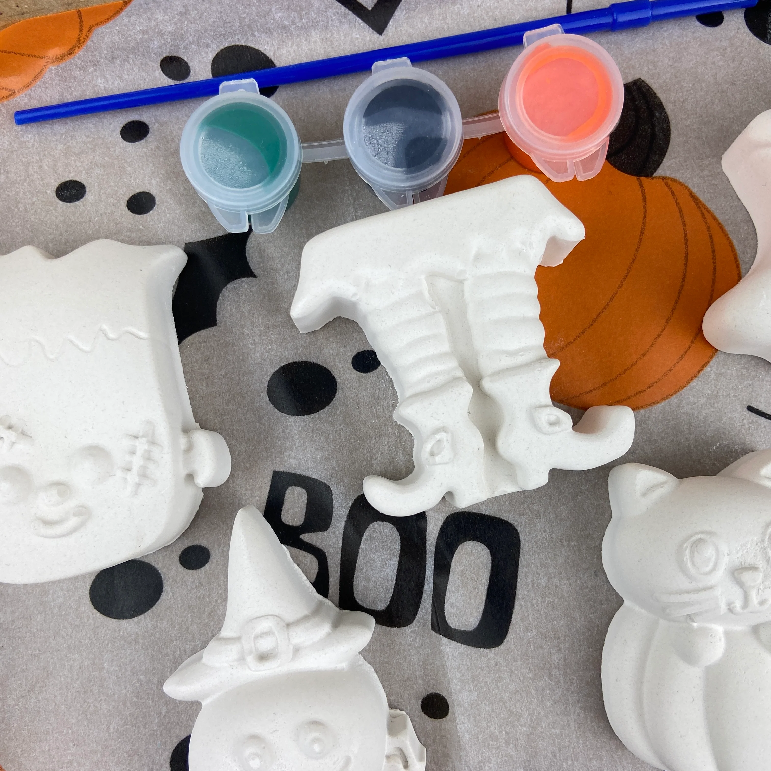 Paint Your Own Pot Halloween Box - Image 4